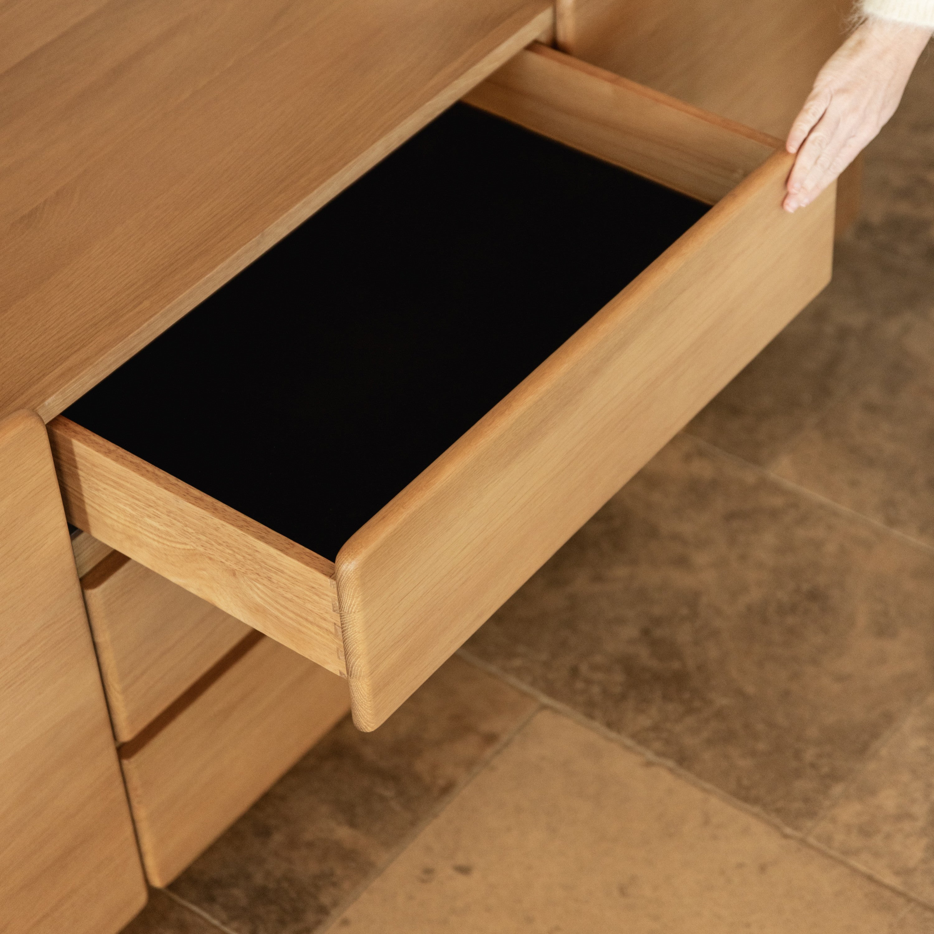Luno-Sideboard-Oak--RL1018--detail-3-sq