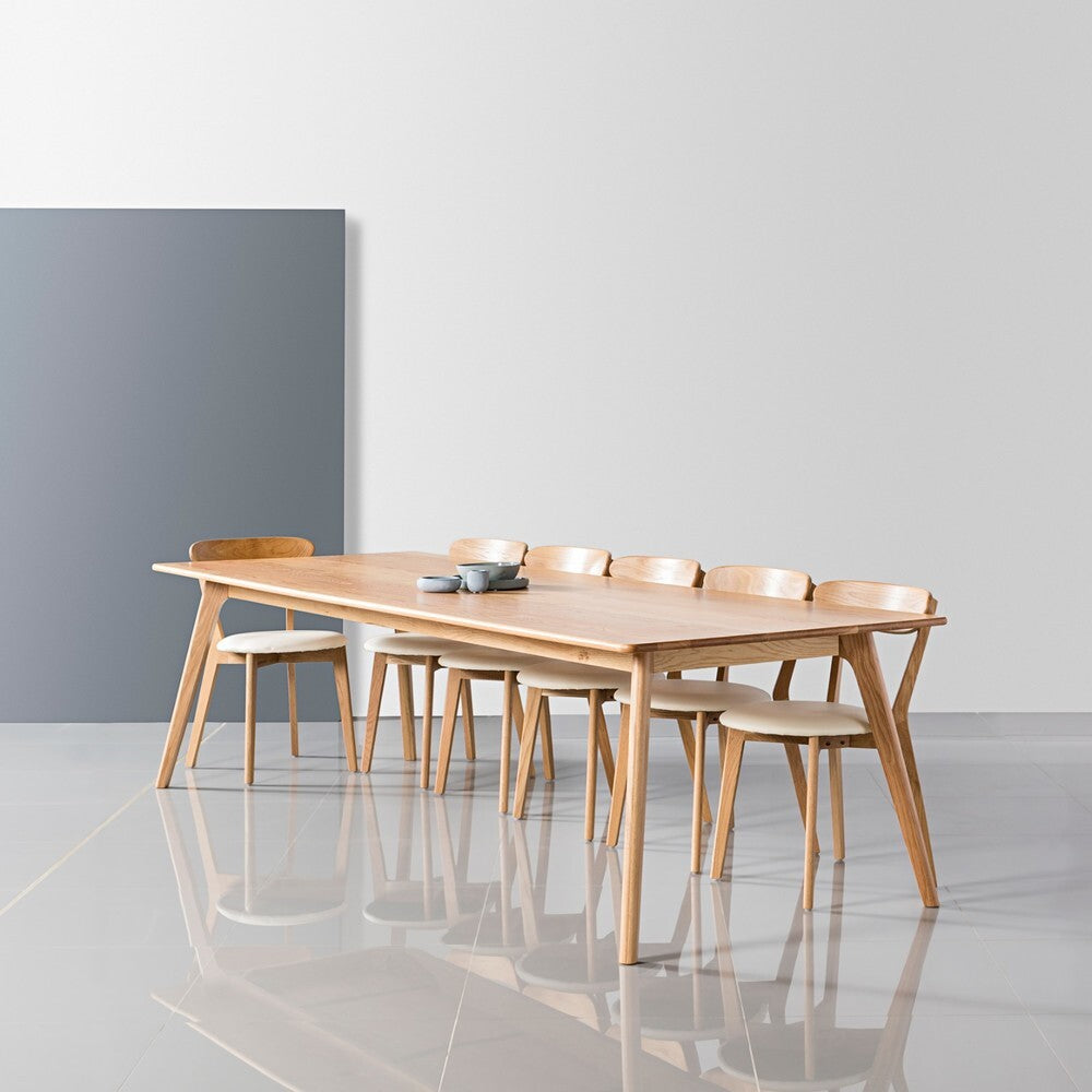 Oak Scandinavian Dining Table | Magnus - IconByDesign