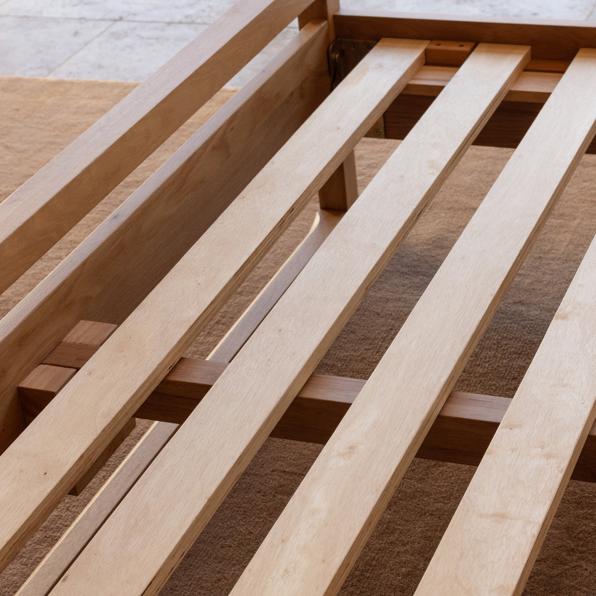 bruno-bed-oak--SHARED--detail-1-sq