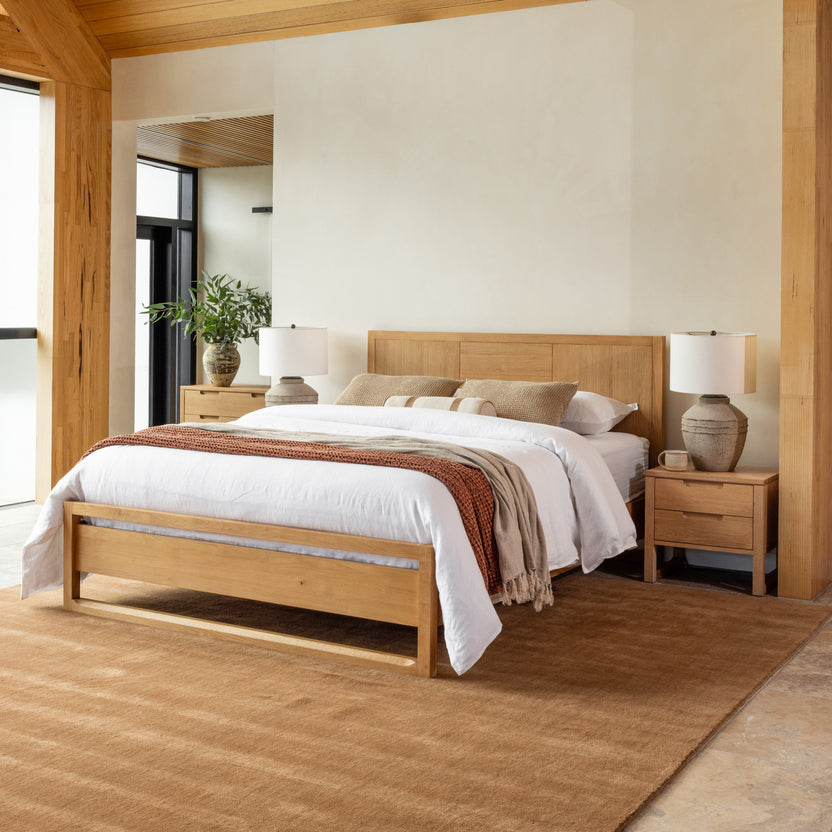 bruno-queen-bed-oak-bedside-freya-toasted-rug--SHARED--lifestyle-1-sq