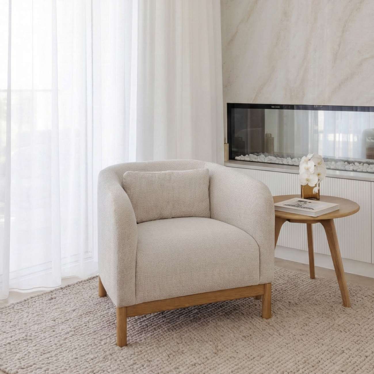 hink-armchair-ivory-beige-fabric-oak-lifestyle-LI8PA1_iqsese