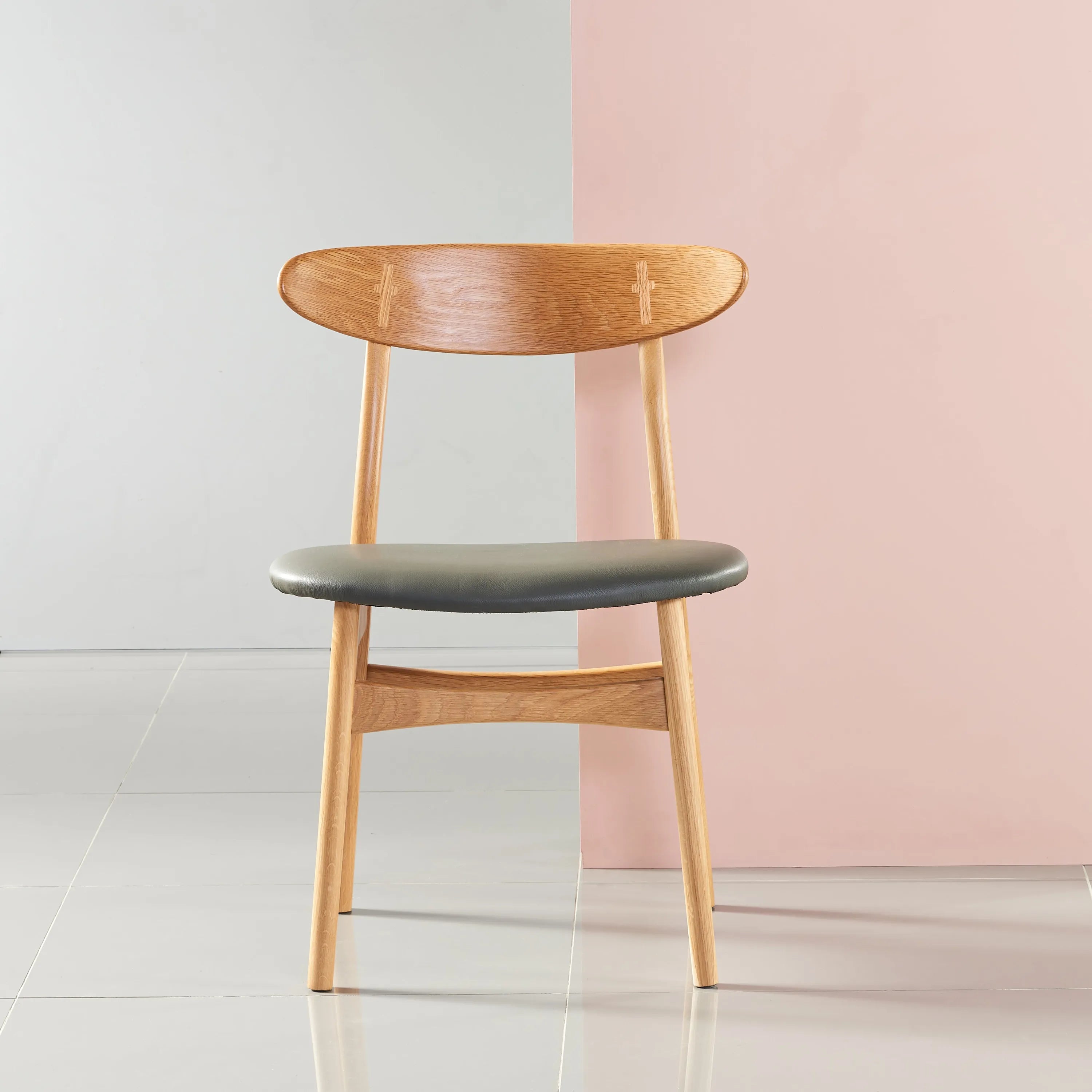 Magnus Dining Chair Gray Leather Solid American Oak