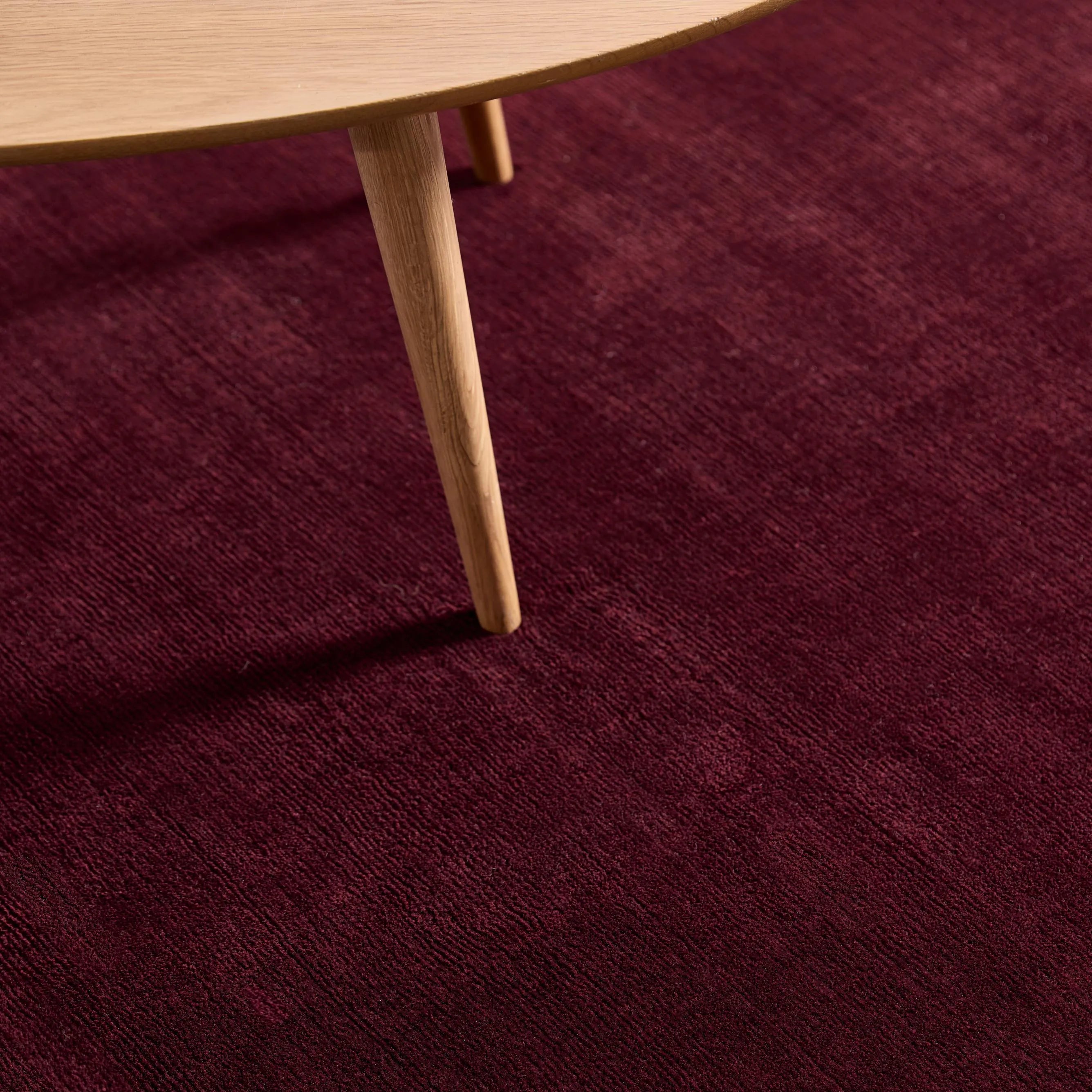 iconbydesign-freya-nz-wool-rug-berry-red--SHARED--lifestyle-3_detail-texture-b.webp