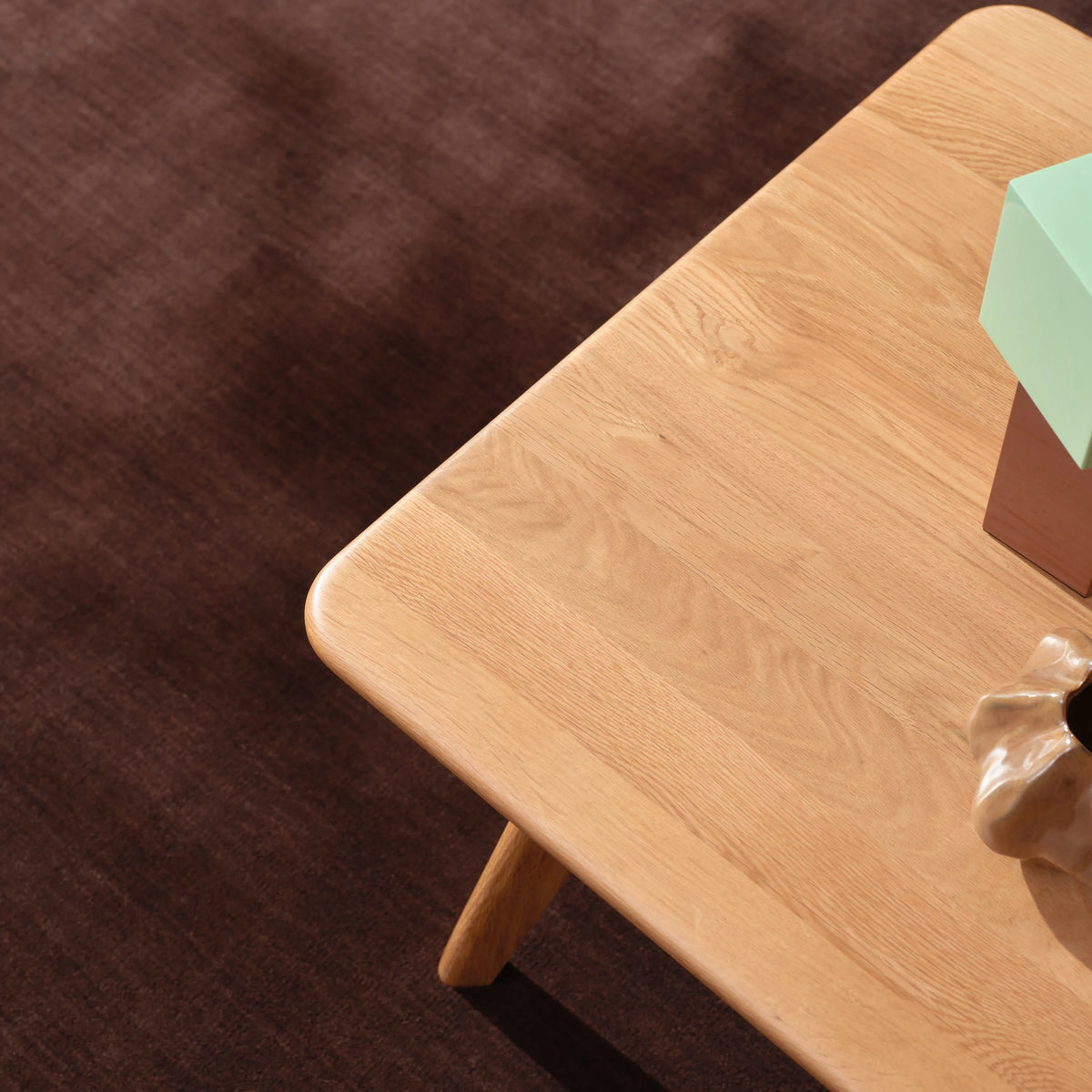 iconbydesign-freya-nz-wool-rug-chocolate-brown--SHARED--lifestyle-2_detail-texture-b.webp