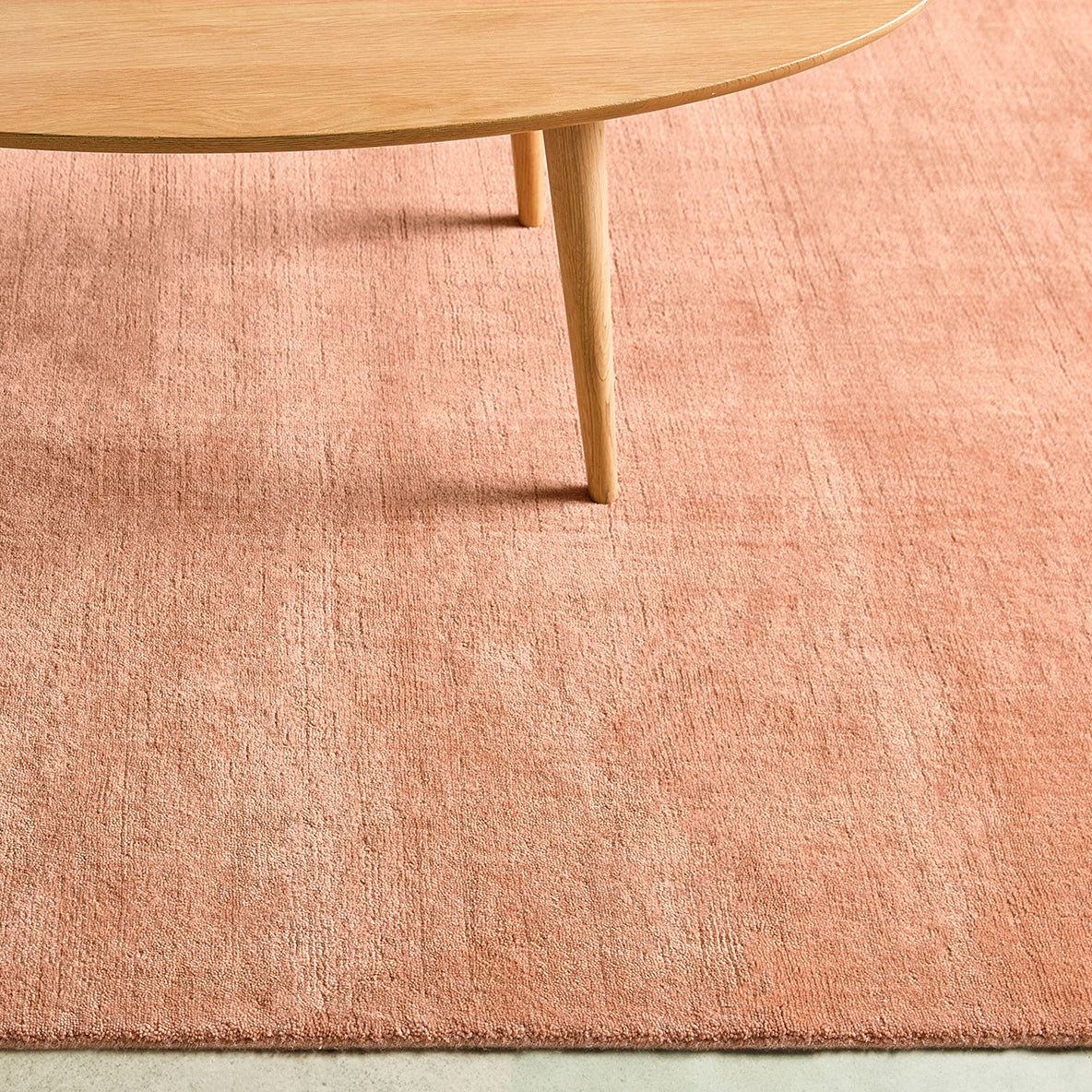 iconbydesign-freya-nz-wool-rug-dusty-clay-lifestyle-a2_sb17z4.jpg