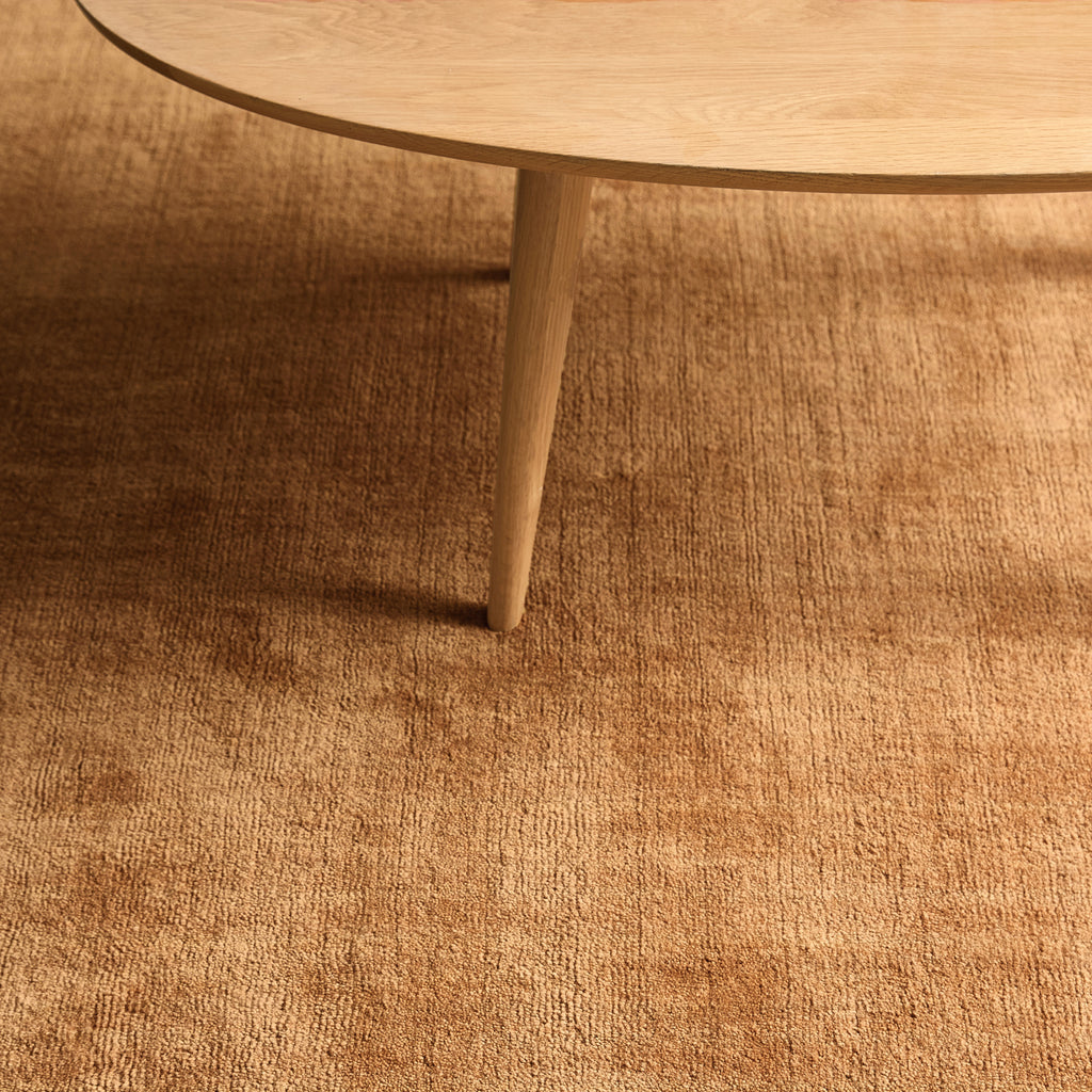 iconbydesign-freya-nz-wool-rug-pale-toasted-nutmeg-lifestyle-detail-b_uhnukn.jpg