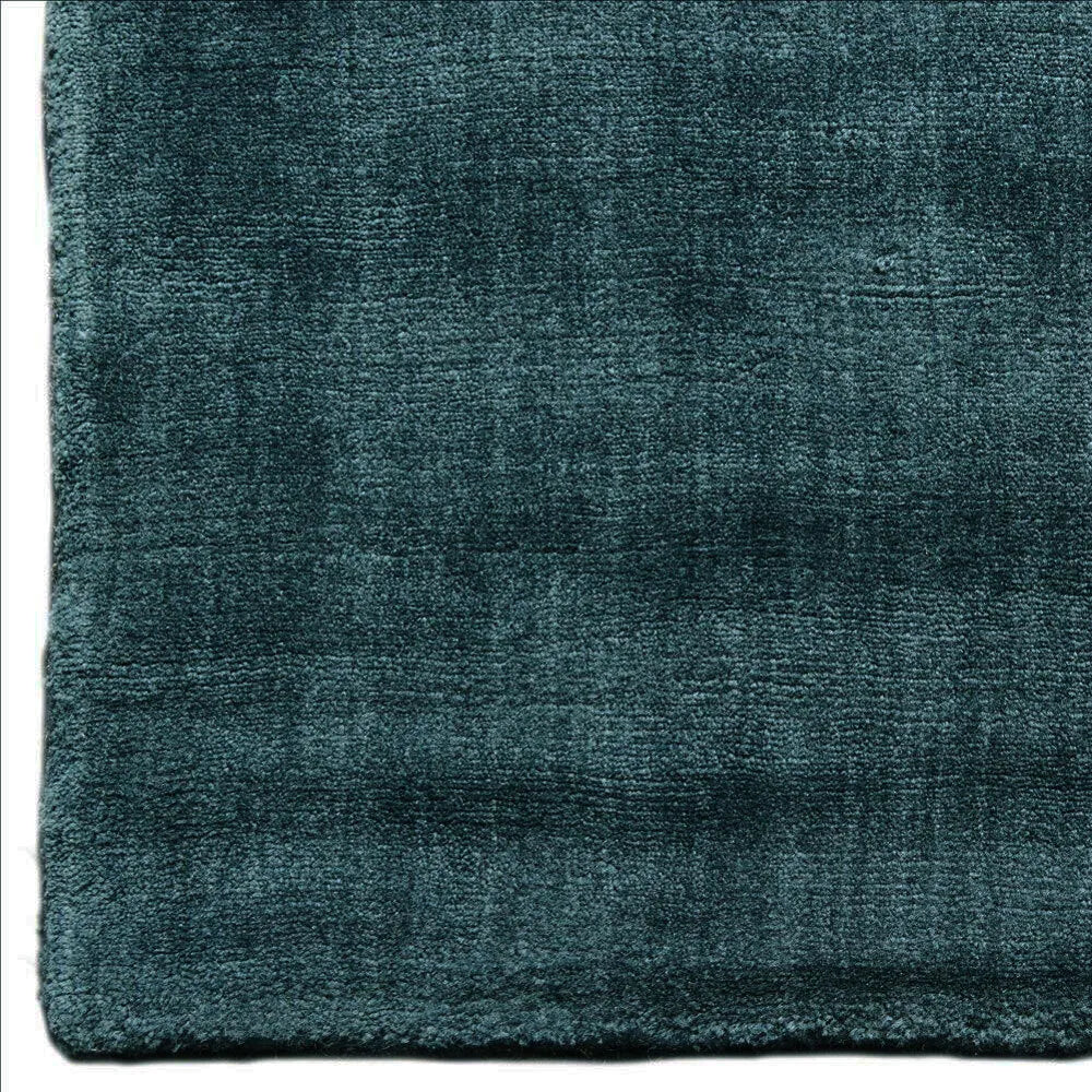 iconbydesign-freya-nz-wool-runner-rug-deep-sea-blue--SHARED--studio-a_detail-corner.webp