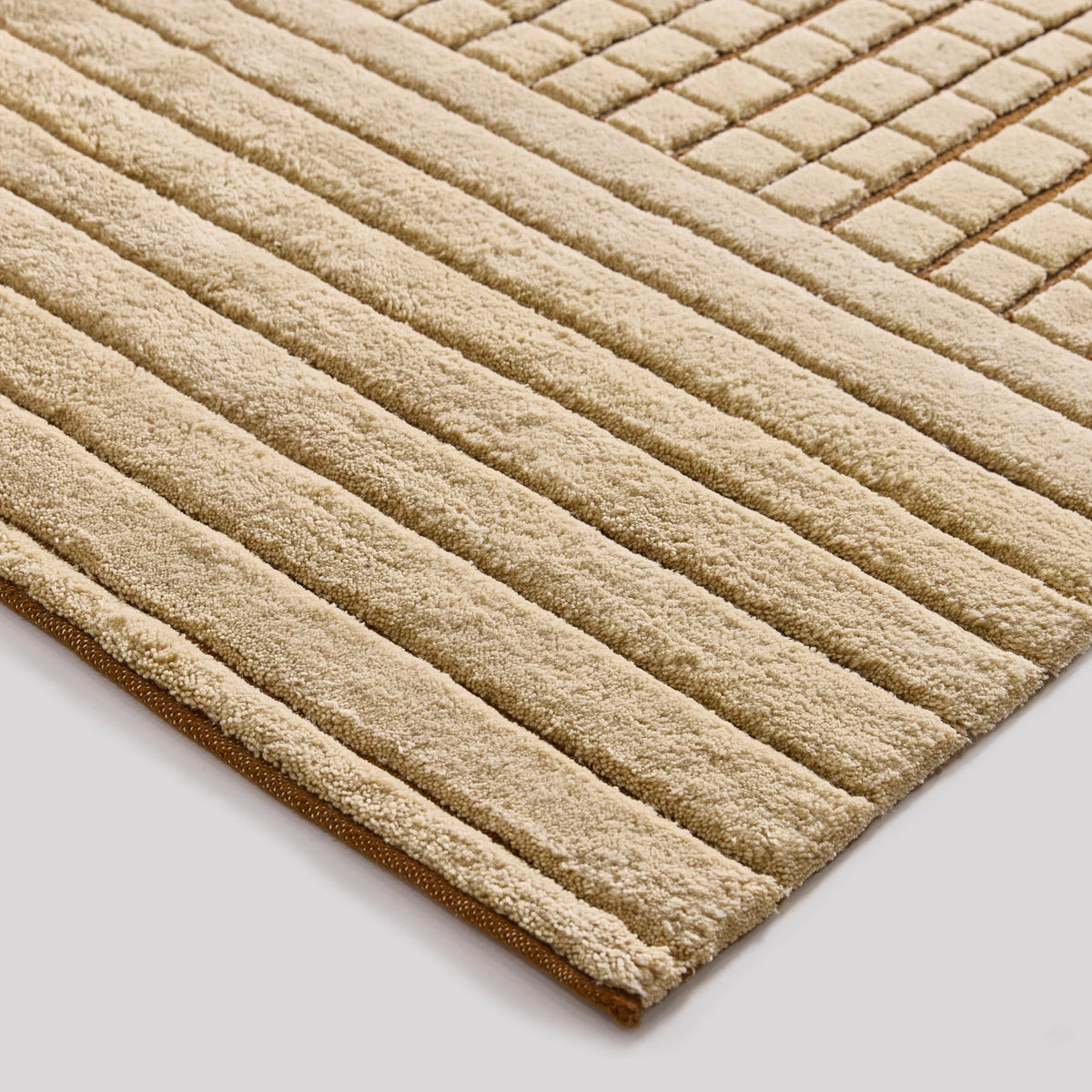 iconbydesign-gerda-nz-wool-rug-butter-cream--SHARED--studio-a_detail-corner.webp