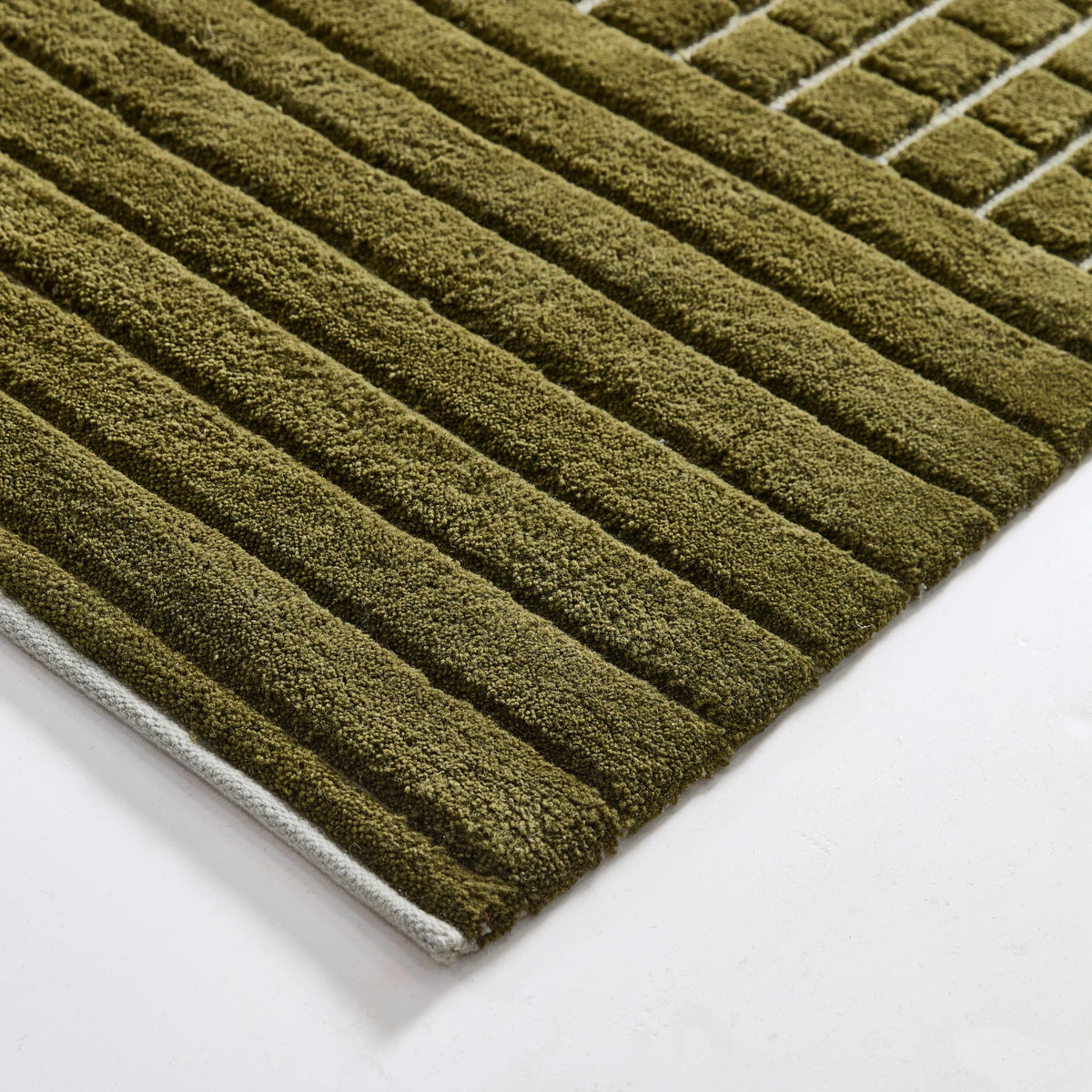 iconbydesign-gerda-nz-wool-rug-nori-green--SHARED--studio-a_detail-corner.webp