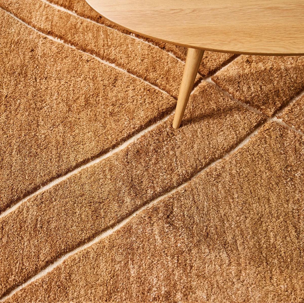 iconbydesign-macke-nz-wool-rug-gingerbread--SHARED--1_lifestyle_detail-texture-b.webp