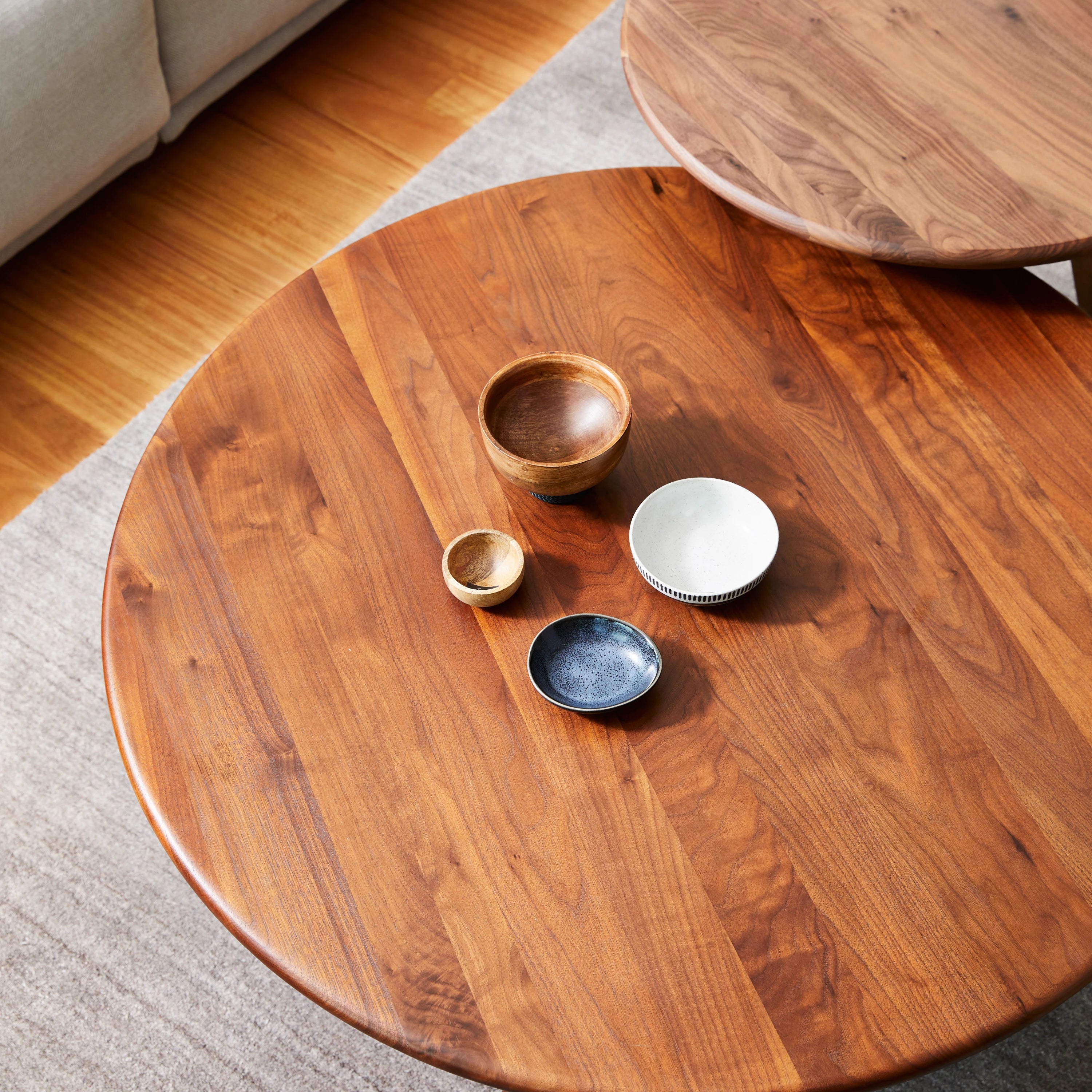 iconbydesign-magnus-coffee-table-round-walnut--OW1229--lifestyle-2.webp