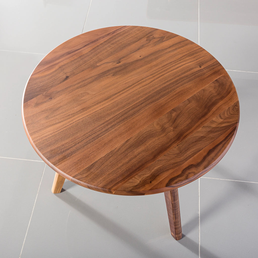 iconbydesign-magnus-coffee-table-round-walnut--OW1229--studio-d_shot-above.webp