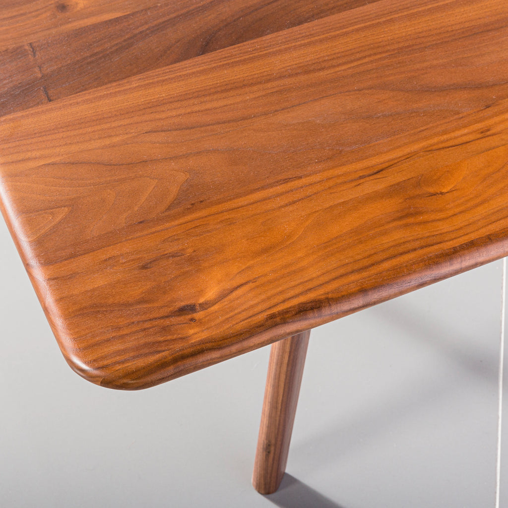 iconbydesign-magnus-coffee-table-walnut--OW1230--studio-d_detail-top-corner.webp