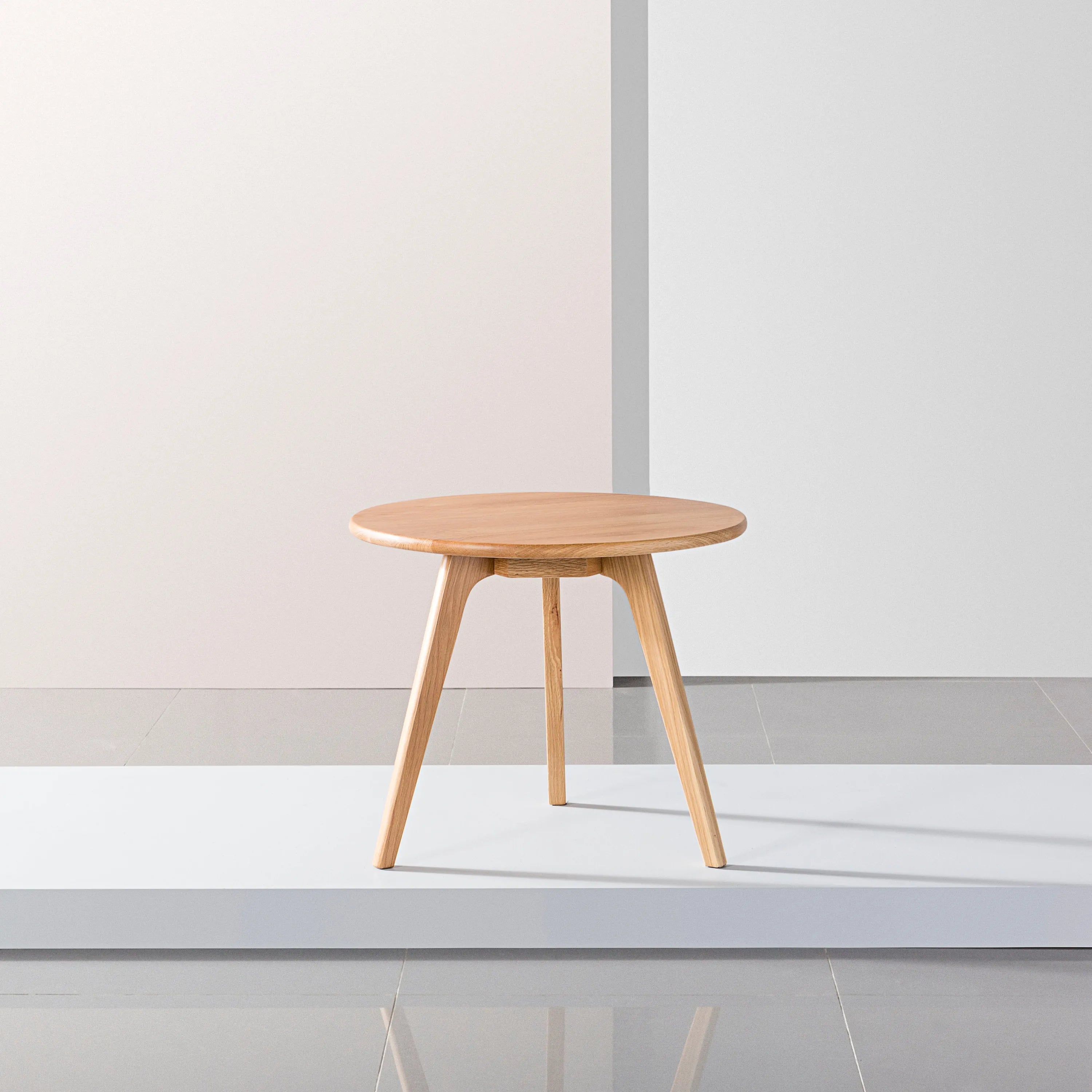 Magnus Side Table Round 24" Diameter Solid American Oak