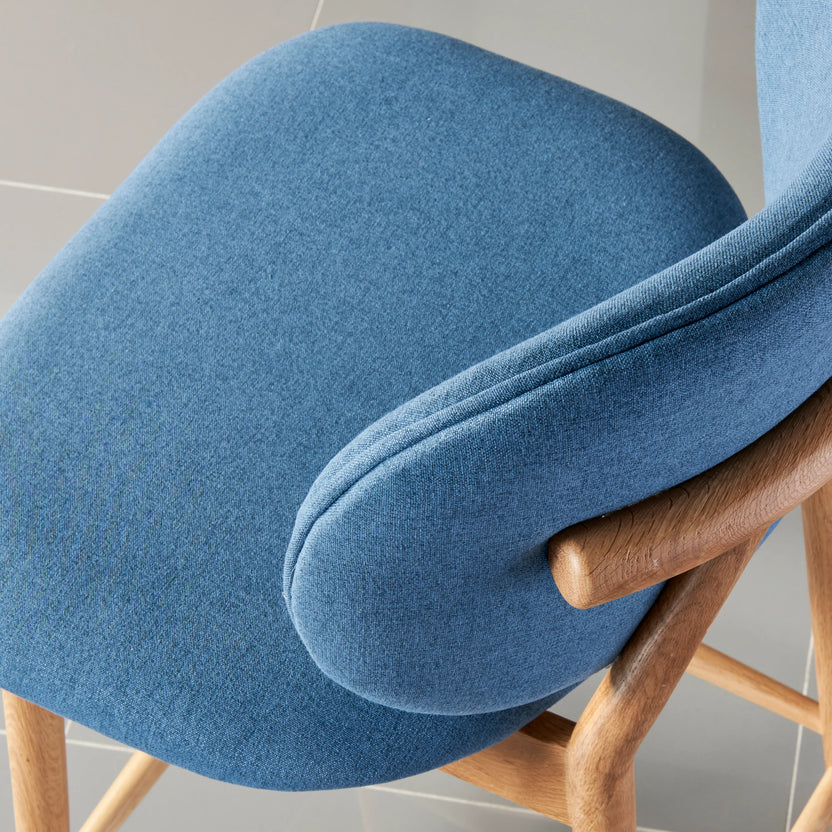 iconbydesign-olivia-bar-stool-oak-denim-blue-fabric--DF6MA1--studio-d_detail-1.webp