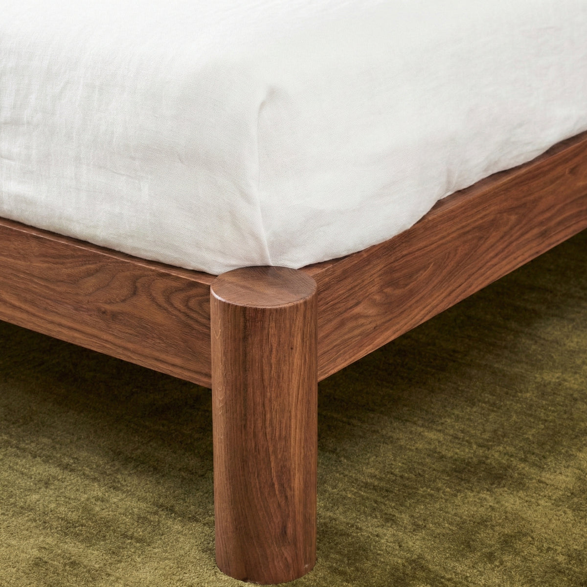 iconbydesign-olivia-bed-frame-column-headboard-walnut--SHARED--details-1.webp