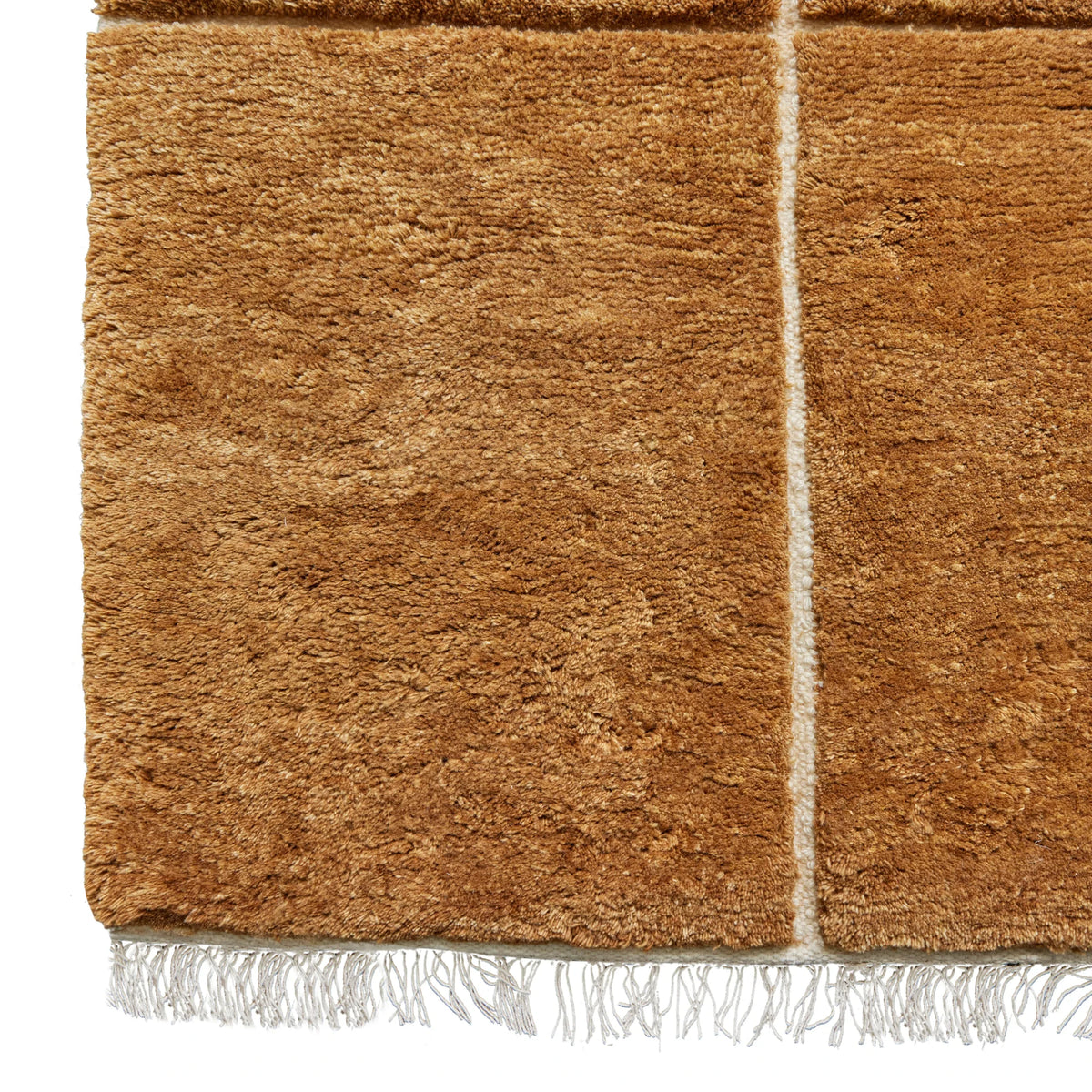 iconbydesign-tegel-nz-wool-rug-gingerbread--SHARED--studio-a_detail-corner.webp