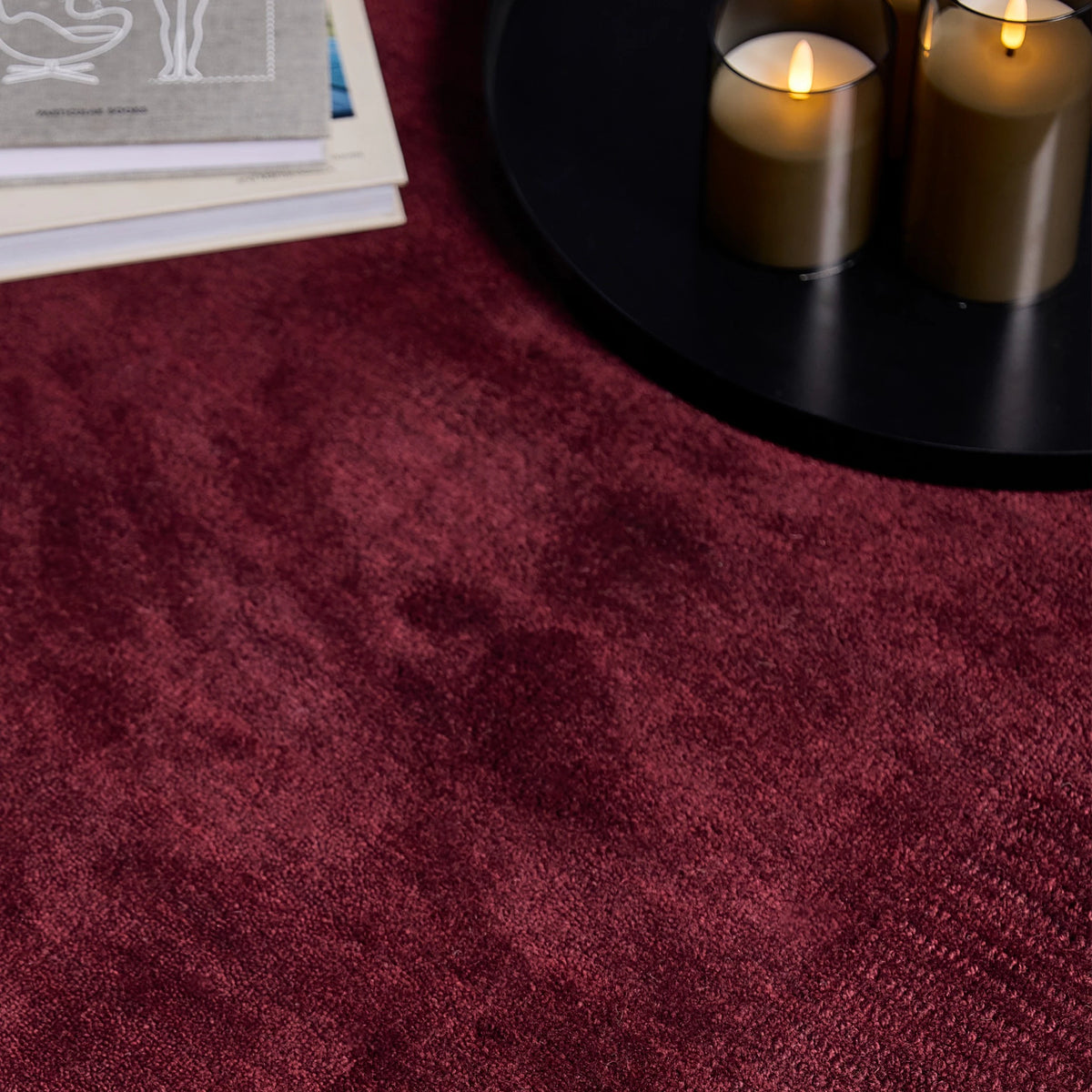 iconbydesign-trea-nz-wool-rug-160x230-cm-berry-red--RF6AVA--lifestyle-2_detail-texture-a.webp