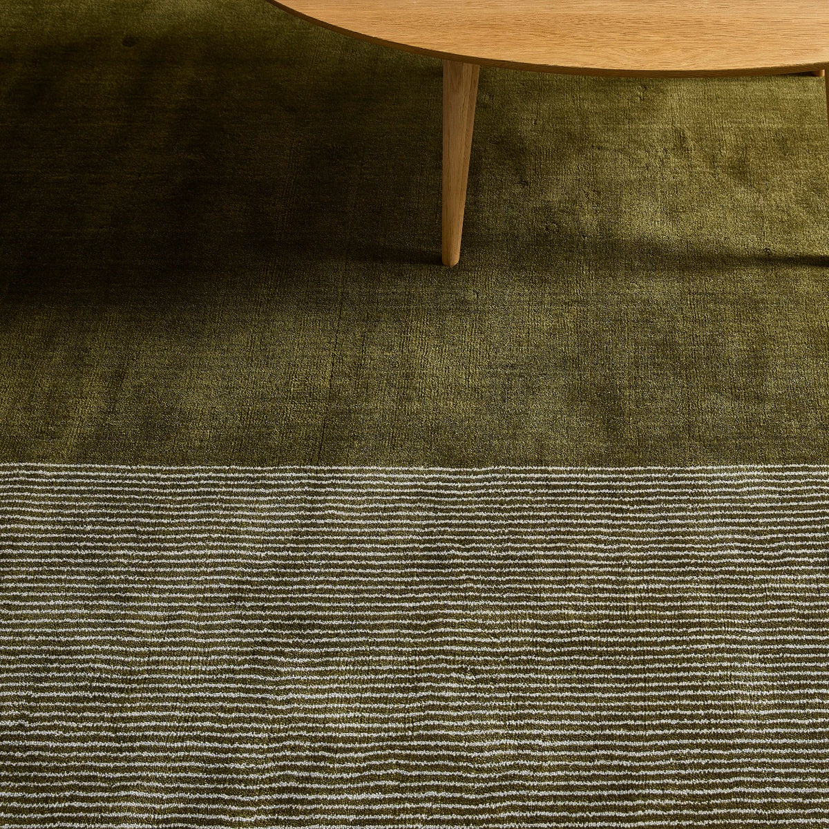 iconbydesign-trea-nz-wool-rug-nori-green--SHARED--lifestyle-1_detail-texture-b.webp