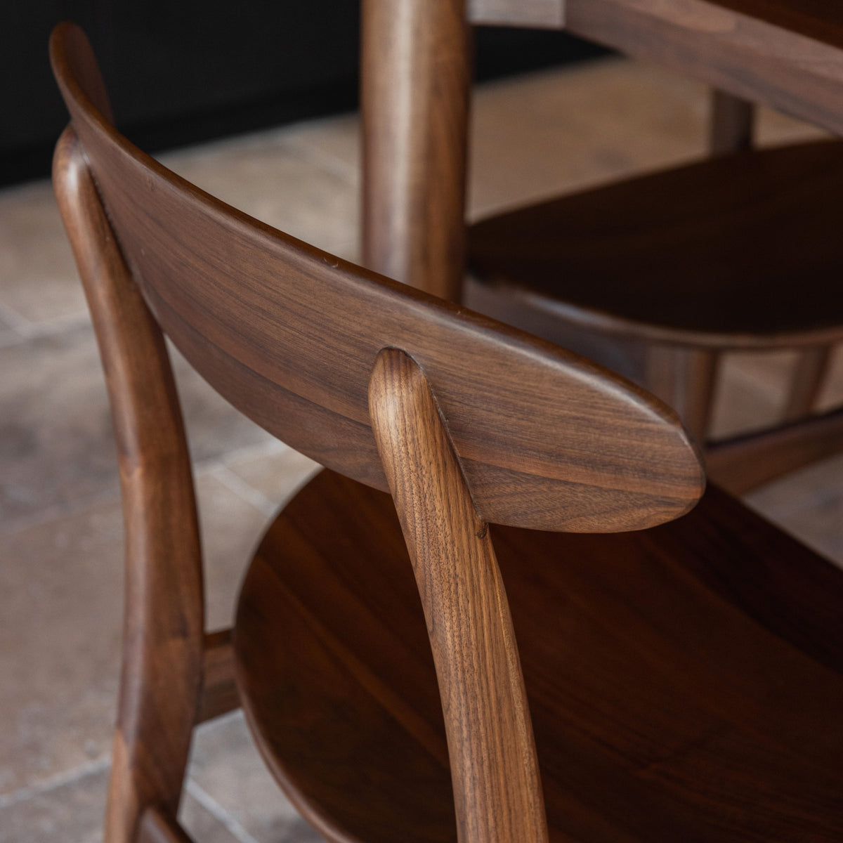 magnus-dining-chair-walnut-solid-seat--DF2AB9--detail-2-sq