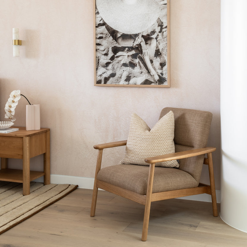 mysa-armchair-camel-LI7SA1-lifestyle_shgv9k