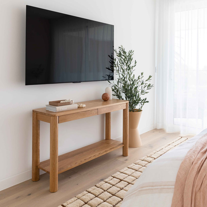olivia-console-table-oak-OS1246-lifestyle_ldxedn