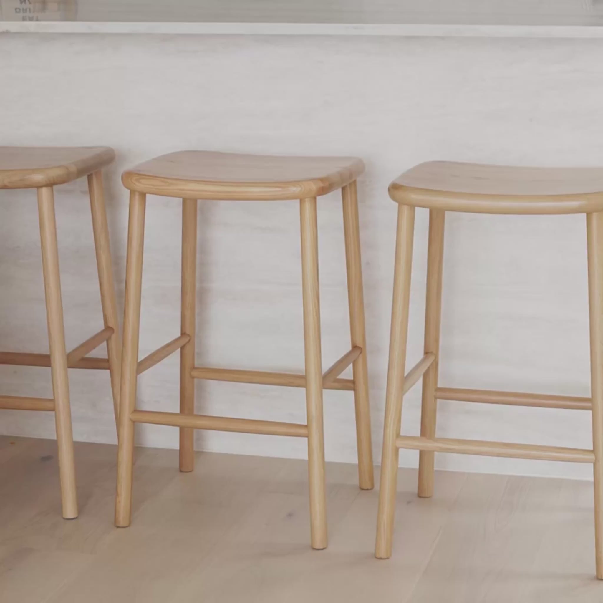 Anton-bar-stool-oak-solid-seat--DF8AA1--Lifestyle