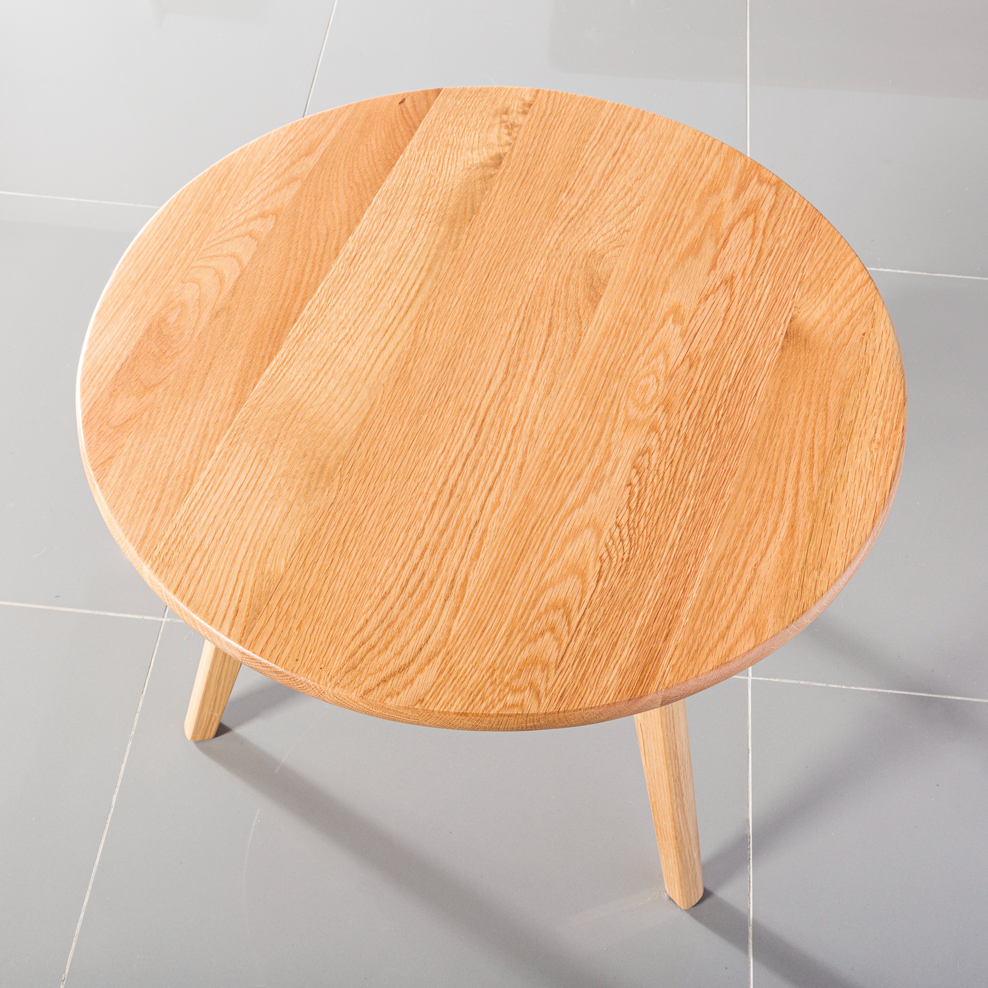 Round Oak Side Table Magnus IconByDesign